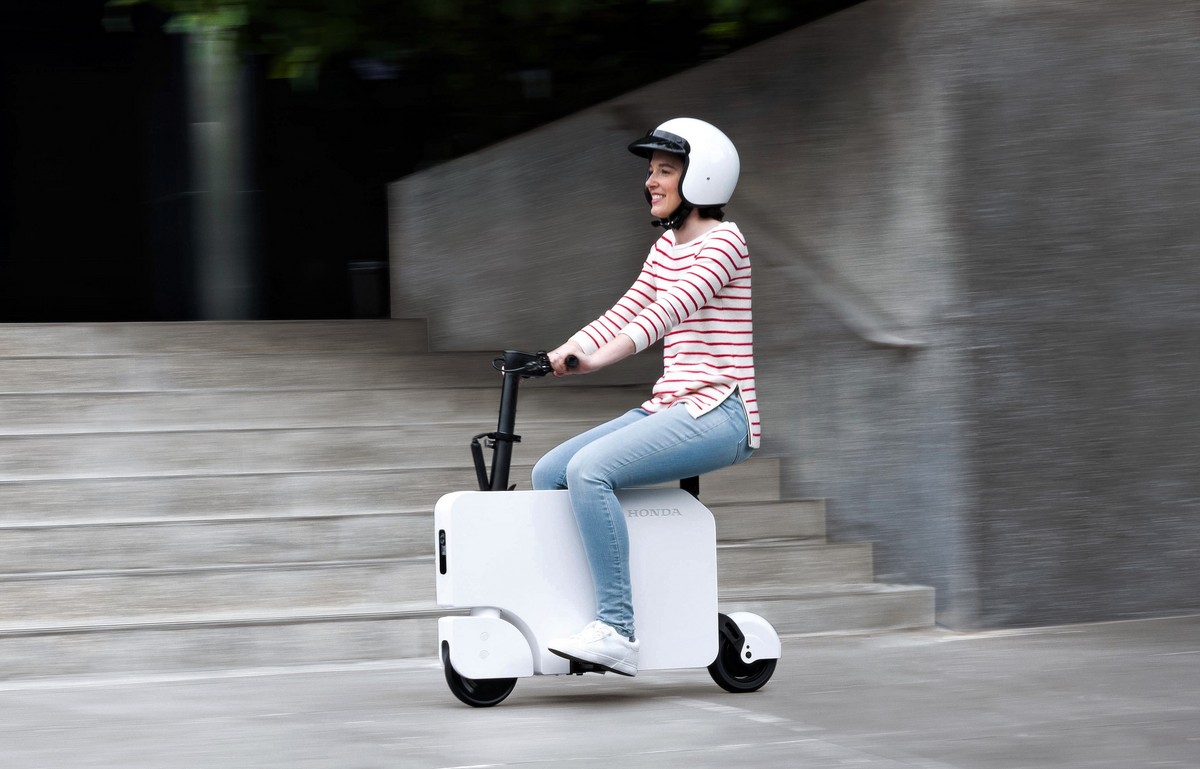 Honda's new Motocompacto e-scooter is stolen straight from my dreams