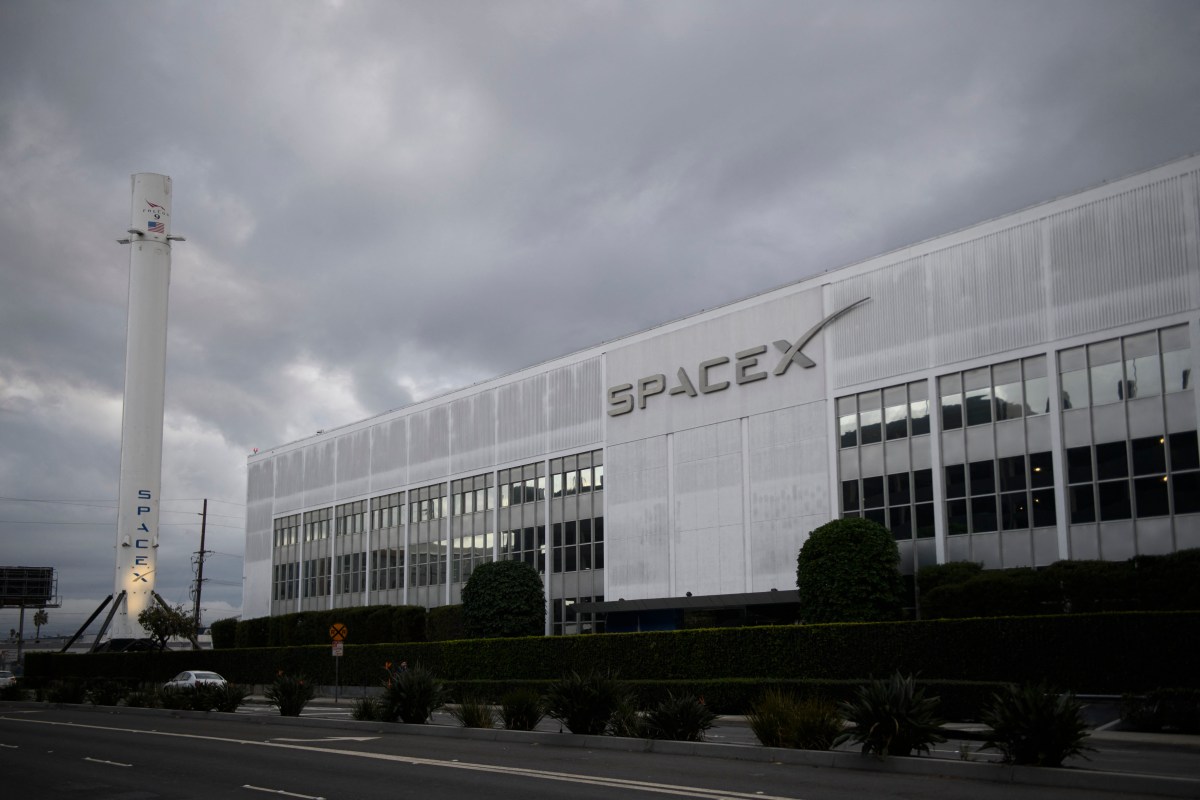 Lawsuit alleges discriminatory pay schemes at SpaceX